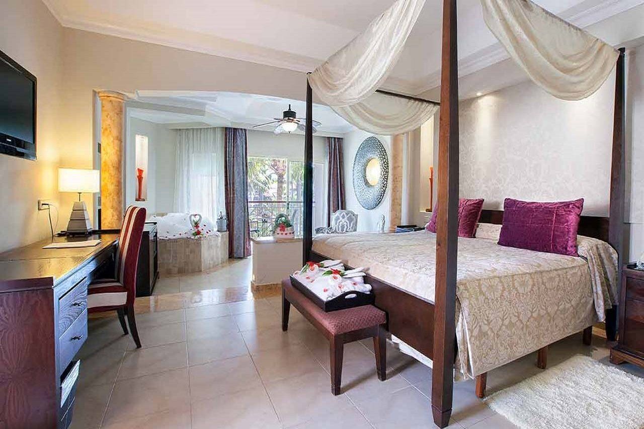 Majestic Elegance Punta Cana (Adults Only) Exterior photo A suite at the hotel